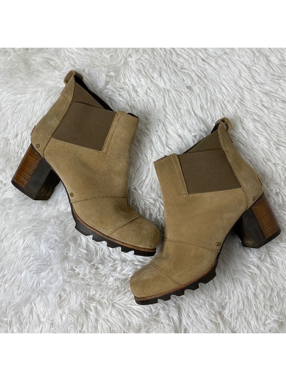 Sorel addington camel color leather heeled booties